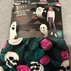 Serra Ladies Plush Leggings with Skulls and Roses